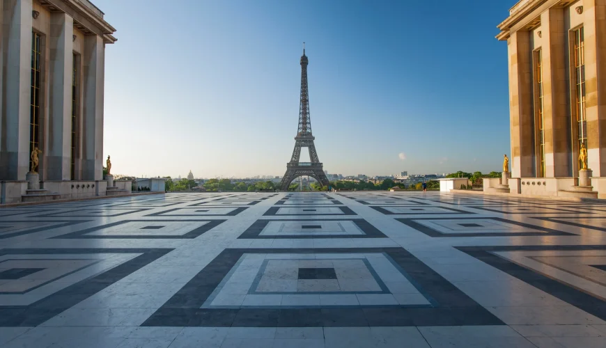 Strolling Through Paris: Must-See Gems of the City of Romance